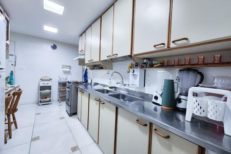 Apartamento à venda com 133m², 3 quartos e 2 vagas Apartamento à venda com 133m², 3 quartos e 2 vagasCozinha