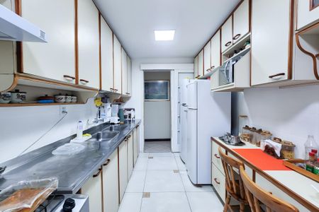 Apartamento à venda com 133m², 3 quartos e 2 vagas Apartamento à venda com 133m², 3 quartos e 2 vagasCozinha