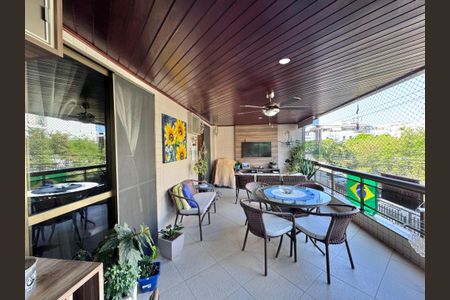 Apartamento à venda com 123m², 3 quartos e 2 vagasVaranda