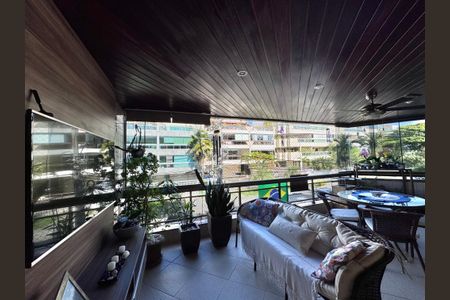 Apartamento à venda com 123m², 3 quartos e 2 vagasVaranda