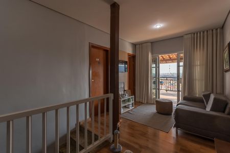 Casa à venda com 360m², 3 quartos e 6 vagas Casa à venda com 360m², 3 quartos e 6 vagasSala 2