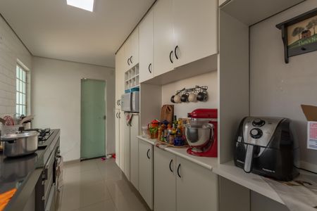Casa à venda com 360m², 3 quartos e 6 vagas Casa à venda com 360m², 3 quartos e 6 vagasCozinha