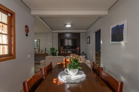 Casa à venda com 360m², 3 quartos e 6 vagas Casa à venda com 360m², 3 quartos e 6 vagasSala