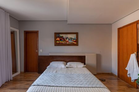 Casa à venda com 360m², 3 quartos e 6 vagas Casa à venda com 360m², 3 quartos e 6 vagasQuarto 1