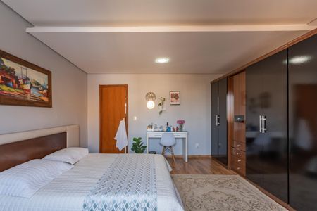 Casa à venda com 360m², 3 quartos e 6 vagas Casa à venda com 360m², 3 quartos e 6 vagasQuarto 1