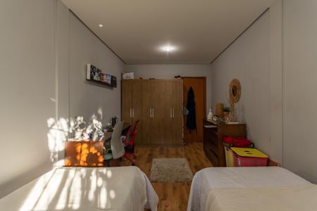 Casa à venda com 360m², 3 quartos e 6 vagas Casa à venda com 360m², 3 quartos e 6 vagasQuarto 2