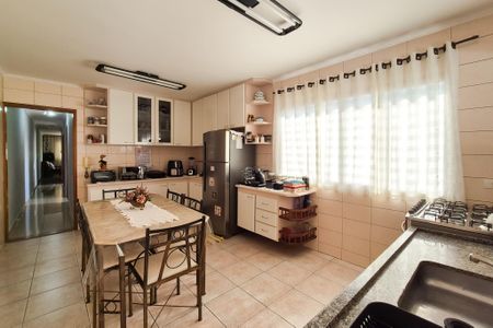 Casa à venda com 285m², 2 quartos e 2 vagas Casa à venda com 285m², 2 quartos e 2 vagasCozinha