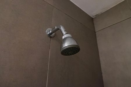 Banheiro de apartamento à venda com 1 quarto, 28m² em Pinheiros, São Paulo