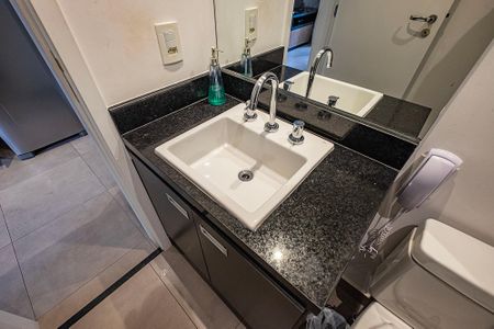 Banheiro de apartamento à venda com 1 quarto, 28m² em Pinheiros, São Paulo