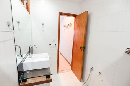 Casa à venda com 187m², 3 quartos e 2 vagasBanheiro da suíte