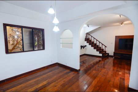 Casa à venda com 187m², 3 quartos e 2 vagasSala