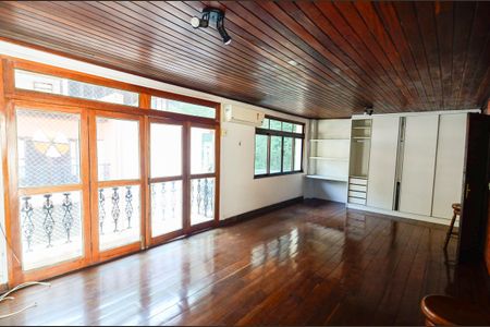 Casa à venda com 187m², 3 quartos e 2 vagasTerraço