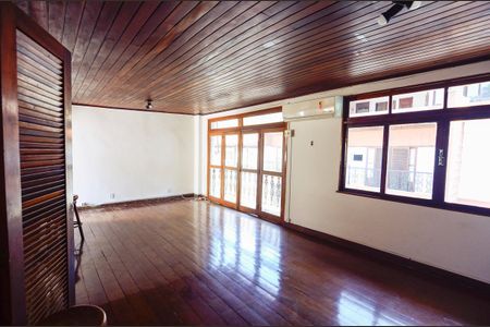 Casa à venda com 187m², 3 quartos e 2 vagasTerraço