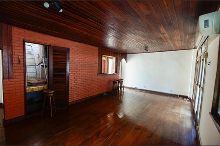 Casa à venda com 187m², 3 quartos e 2 vagasTerraço