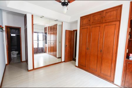 Casa à venda com 187m², 3 quartos e 2 vagasSuíte