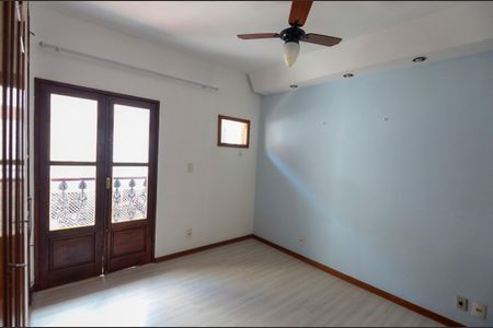 Casa à venda com 187m², 3 quartos e 2 vagasSuíte