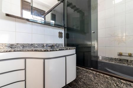 Apartamento à venda com 189m², 3 quartos e 2 vagasBanheiro da Suíte
