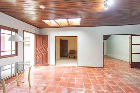 Casa para alugar com 250m², 3 quartos e 1 vagaSala