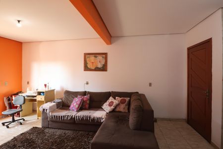 Casa à venda com 248m², 3 quartos e 2 vagasSala