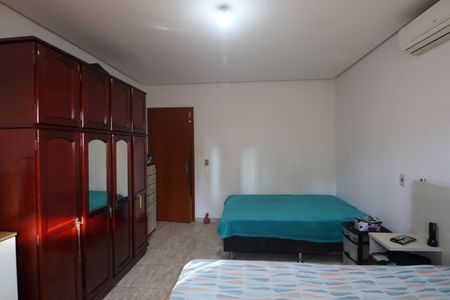 Casa à venda com 248m², 3 quartos e 2 vagasQuarto 2