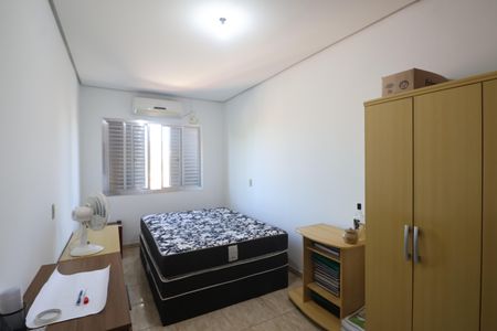 Casa à venda com 248m², 3 quartos e 2 vagasQuarto 3