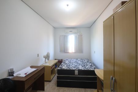 Casa à venda com 248m², 3 quartos e 2 vagasQuarto 3