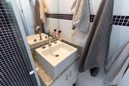 Apartamento à venda com 103m², 3 quartos e 2 vagas Apartamento à venda com 103m², 3 quartos e 2 vagasBanheiro da Suíte