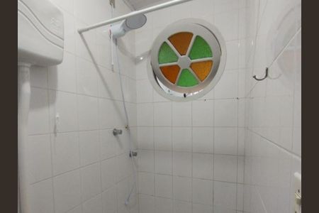 Banheiro de kitnet/studio para alugar com 1 quarto, 27m² em Trindade, Florianópolis