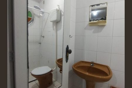 Banheiro de kitnet/studio para alugar com 1 quarto, 27m² em Trindade, Florianópolis