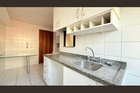 Apartamento à venda com 103m², 3 quartos e 2 vagasCozinha