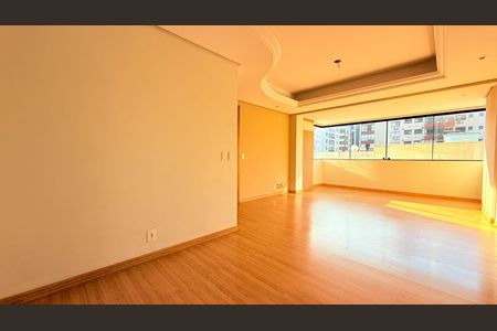 Apartamento à venda com 103m², 3 quartos e 2 vagasSala