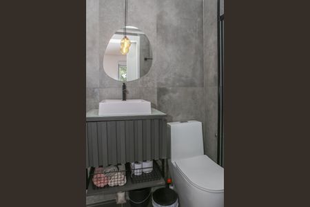 Banheiro Social de kitnet/studio para alugar com 1 quarto, 27m² em Barra Funda, São Paulo