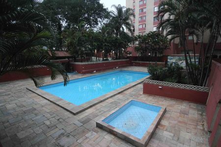 Apartamento à venda com 49m², 2 quartos e 1 vaga Apartamento à venda com 49m², 2 quartos e 1 vagaÁrea comum - Piscina