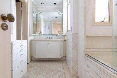 Apartamento à venda com 836m², 4 quartos e 6 vagasBanheiro da Suíte 2