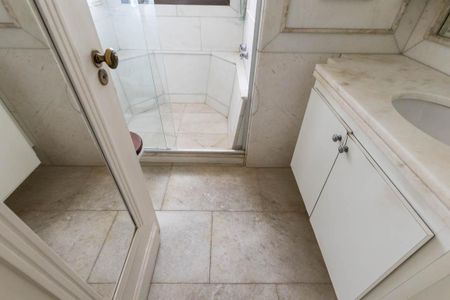 Apartamento à venda com 836m², 4 quartos e 6 vagasBanheiro 2 - Suíte 1