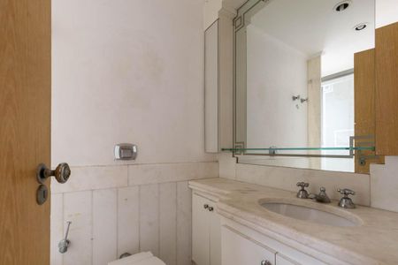 Apartamento à venda com 836m², 4 quartos e 6 vagasBanheiro da Suíte 3