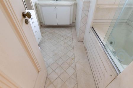 Apartamento à venda com 836m², 4 quartos e 6 vagasBanheiro da Suíte 2