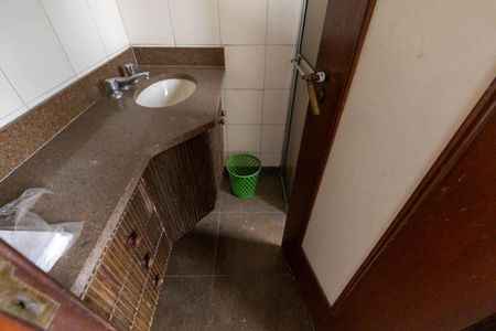 Apartamento à venda com 836m², 4 quartos e 6 vagasBanheiro de Serviço