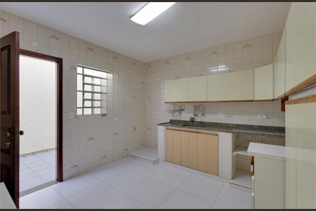 Casa à venda com 194m², 4 quartos e 2 vagas