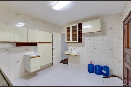 Casa à venda com 194m², 4 quartos e 2 vagas