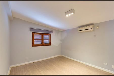 Casa à venda com 194m², 4 quartos e 2 vagas