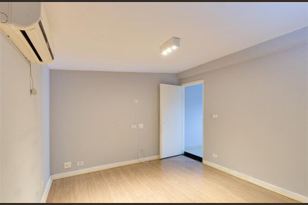 Casa à venda com 194m², 4 quartos e 2 vagas