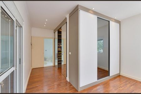 Casa à venda com 380m², 4 quartos e 4 vagas