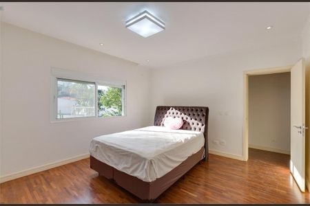 Casa à venda com 380m², 4 quartos e 4 vagas