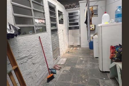 Casa à venda com 232m², 5 quartos e sem vaga