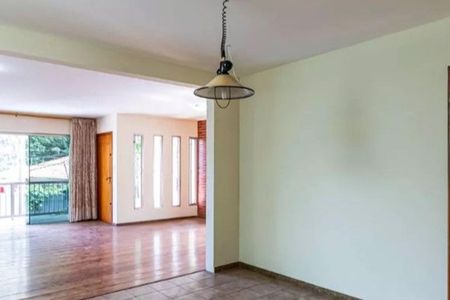 Casa à venda com 288m², 3 quartos e 4 vagas