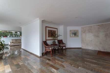 Apartamento à venda com 117m², 3 quartos e 1 vaga Apartamento à venda com 117m², 3 quartos e 1 vagaHall social