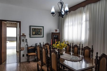 Casa à venda com 300m², 4 quartos e 3 vagasCopa