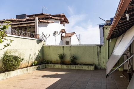 Casa à venda com 300m², 4 quartos e 3 vagasQuintal