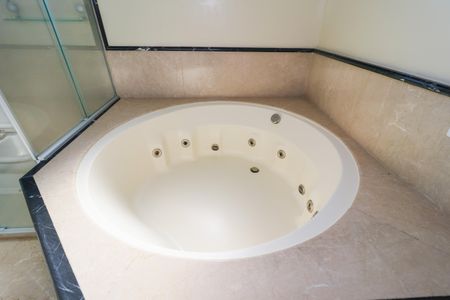 Apartamento para alugar com 373m², 5 quartos e 5 vagas Apartamento para alugar com 373m², 5 quartos e 5 vagasBanheiro 1 da Suíte Master